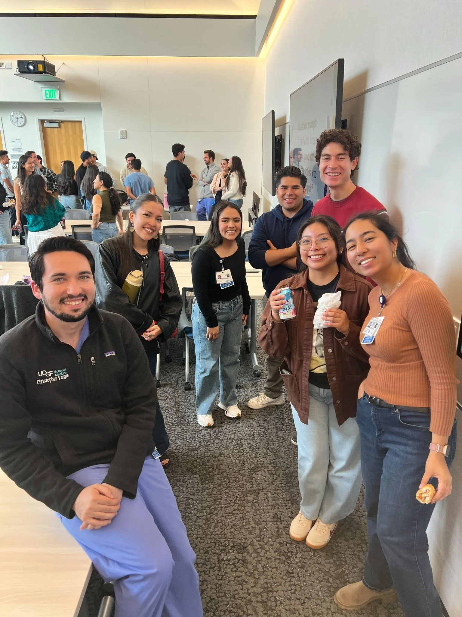MS1 students at the Welcome Dinner, one in a UCSF School of Medicine fleece.